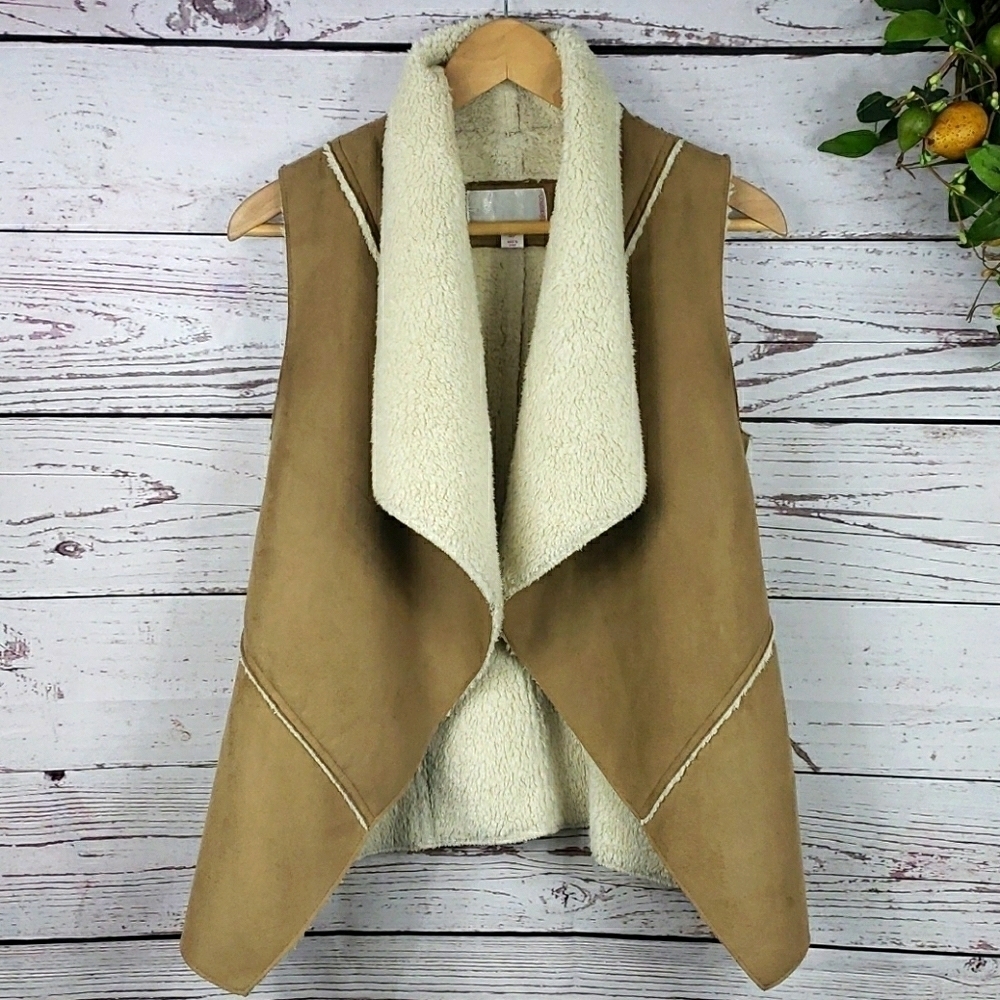 🎉HP🎉XHILARATION Faux Suede & Fur Vest Size SP
